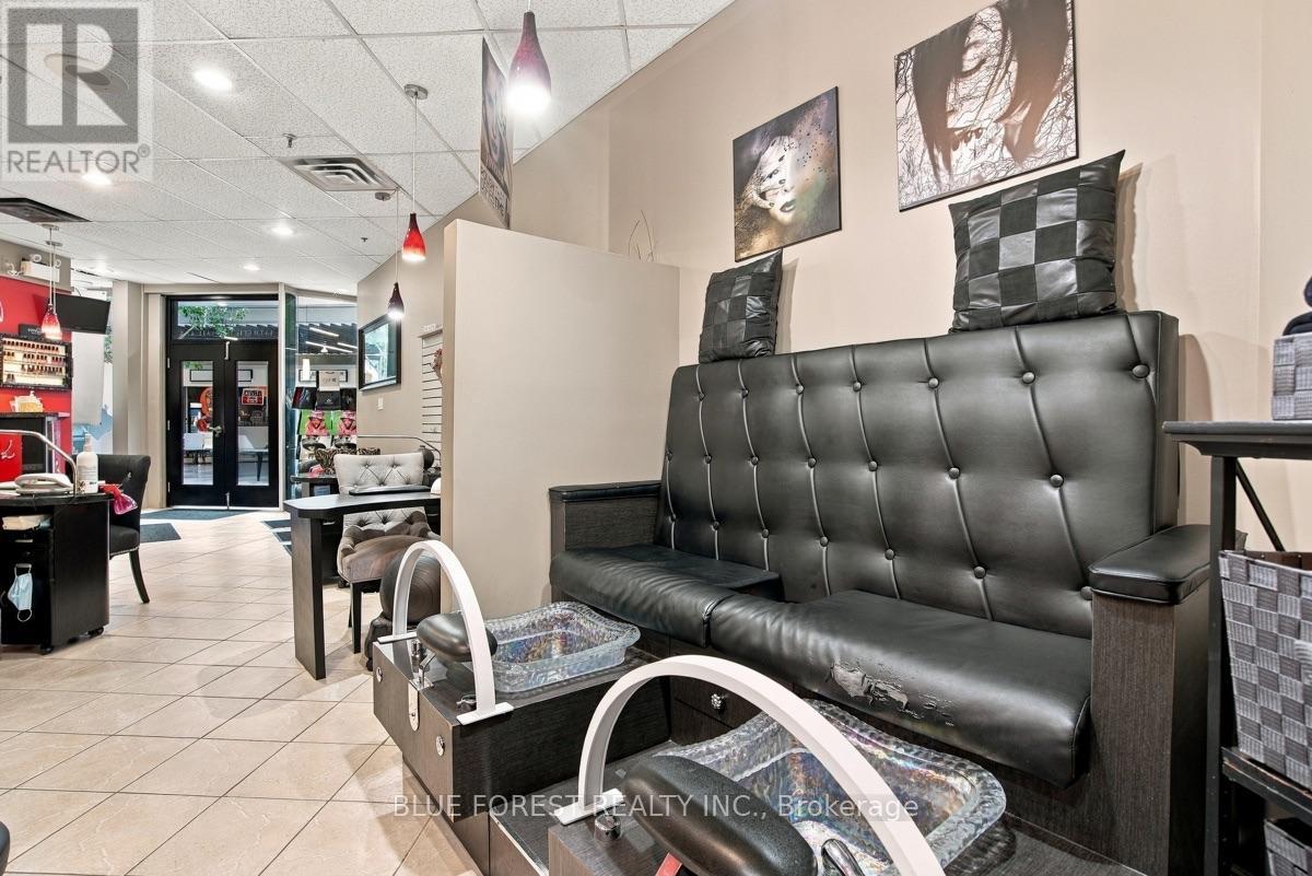 R57 - 142 Fullarton Street, London East, Ontario  N6A 0A4 - Photo 13 - X13875100