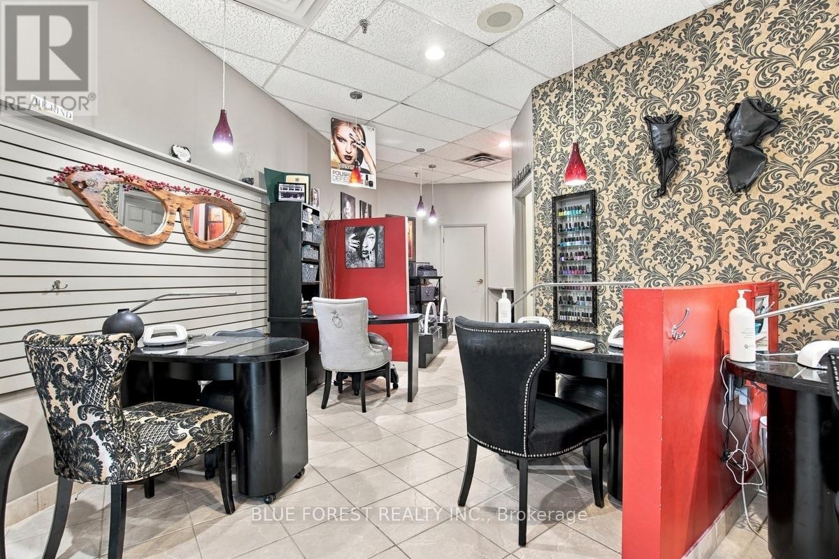 R57 - 142 Fullarton Street, London East, Ontario  N6A 0A4 - Photo 6 - X13875100