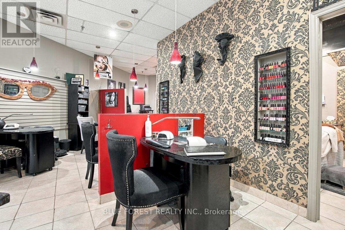 R57 - 142 Fullarton Street, London East, Ontario  N6A 0A4 - Photo 8 - X13875100