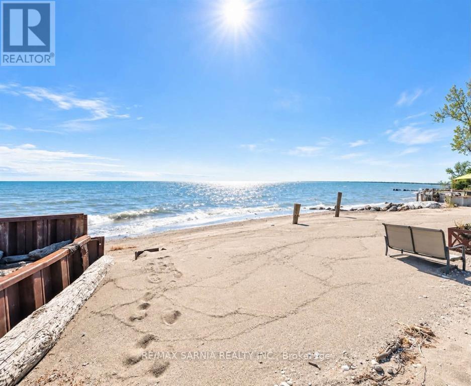 18200 ERIE SHORE DRIVE Chatham-Kent (Blenheim) Ontario Canada K0P1A0 3