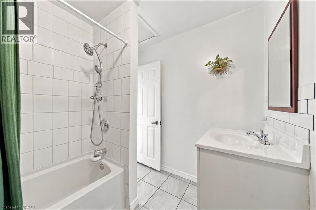 41 Gordon Street, Brantford, Ontario  N3S 2N1 - Photo 14 - 40869862