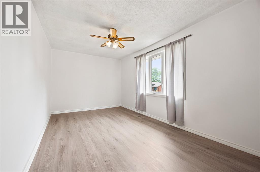 106 HASTINGS CRESCENT Sarnia Ontario Canada N7S5K5 2