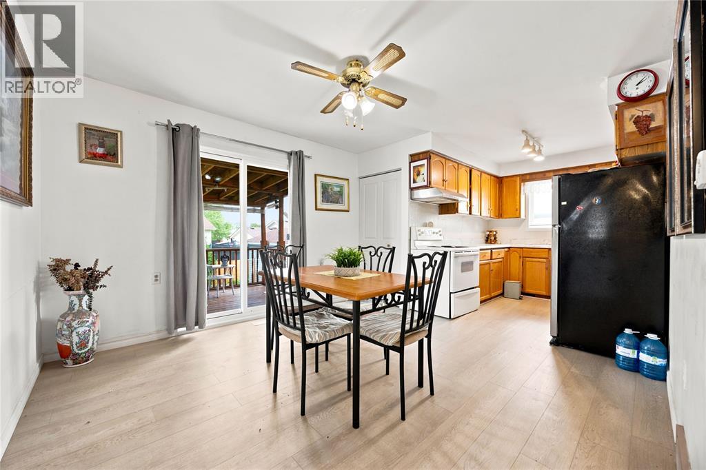 106 HASTINGS CRESCENT Sarnia Ontario Canada N7S5K5 4