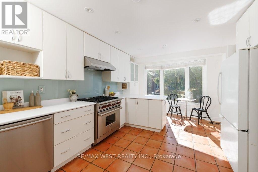 256 Erskine Avenue, Toronto (Mount Pleasant East), Ontario  M4P 1Z4 - Photo 12 - C13875188