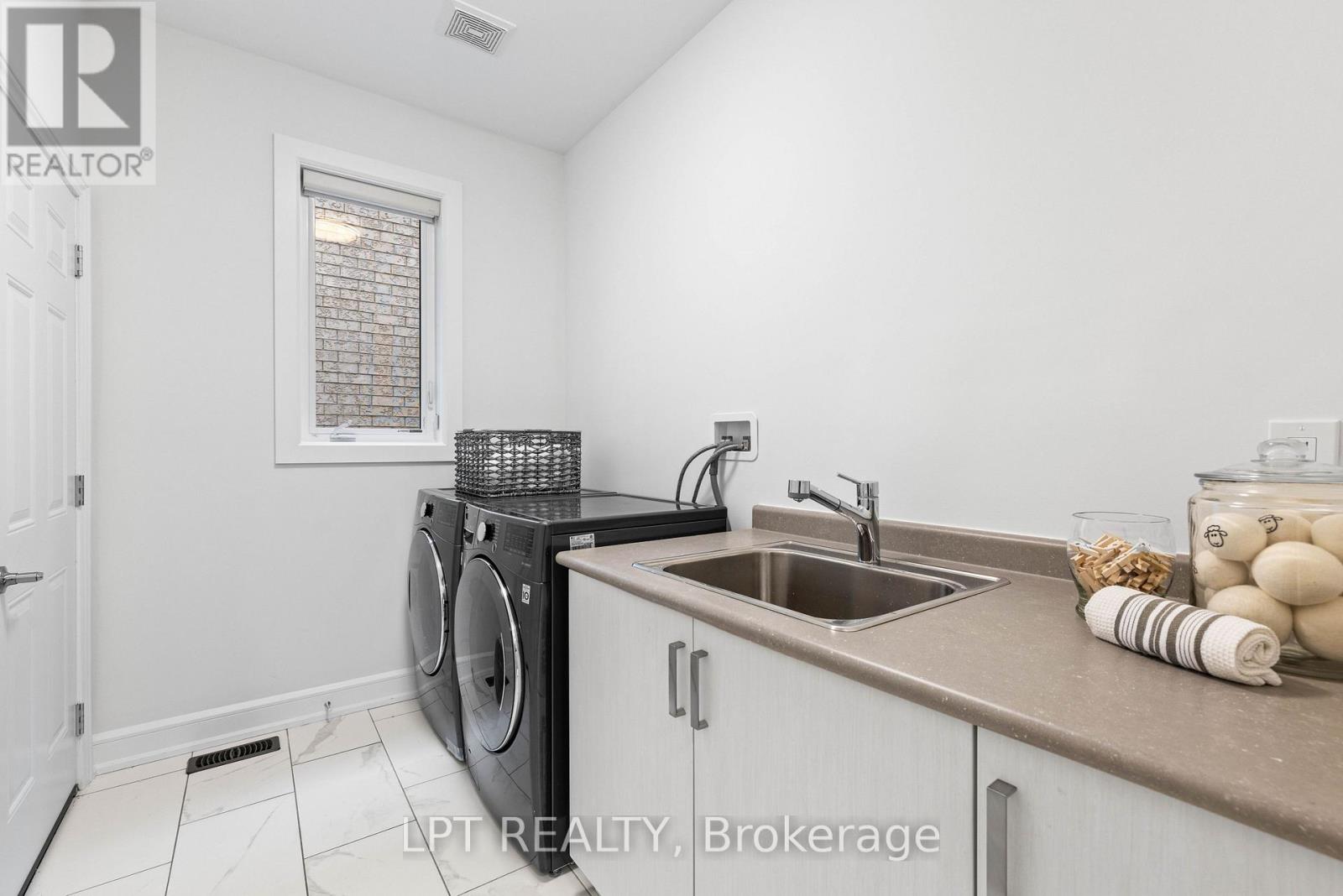 90 Keatley Drive, Vaughan (Patterson), Ontario  L6A 4Y3 - Photo 7 - N13875206