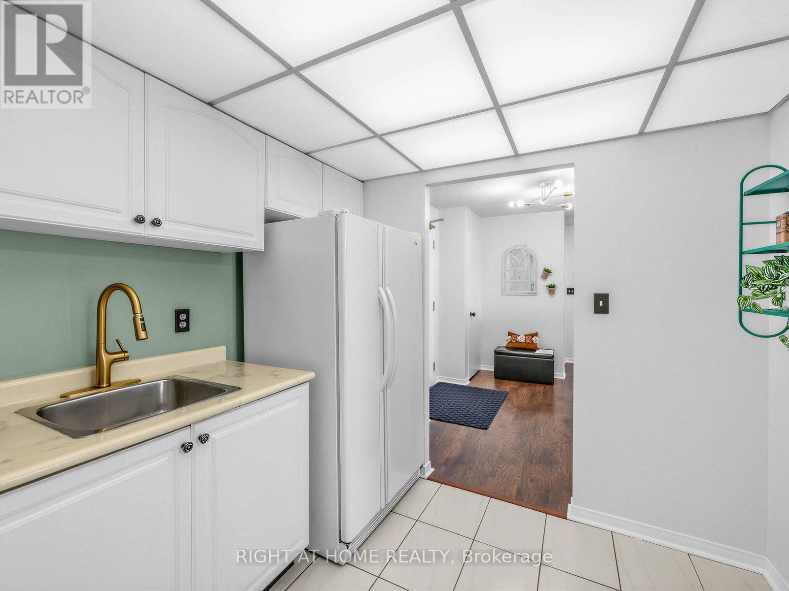 1108 - 145 Hillcrest Avenue, Mississauga, Ontario  L5B 3Z1 - Photo 13 - W13875178