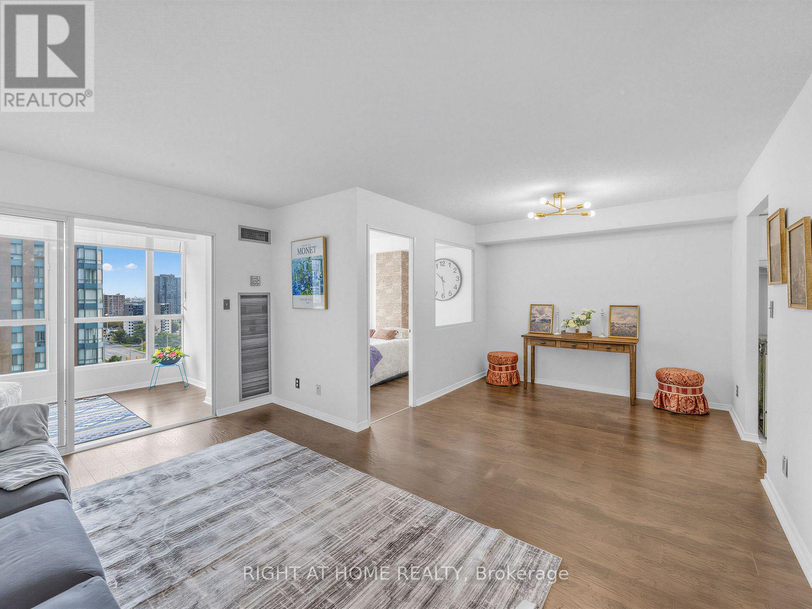 1108 - 145 Hillcrest Avenue, Mississauga, Ontario  L5B 3Z1 - Photo 4 - W13875178