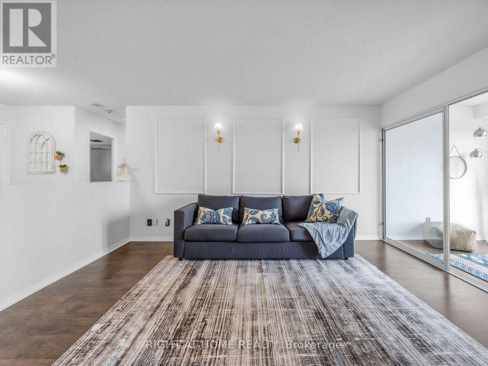 1108 - 145 Hillcrest Avenue, Mississauga, Ontario  L5B 3Z1 - Photo 5 - W13875178