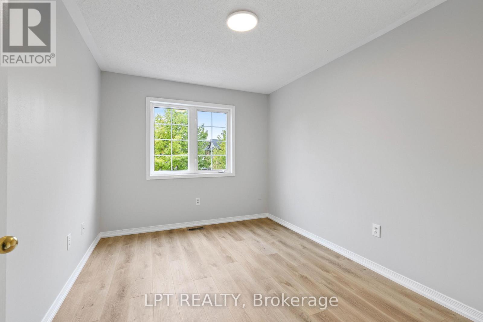31 Laurendale Avenue, Georgina, Ontario  L4P 4A8 - Photo 21 - N13847324