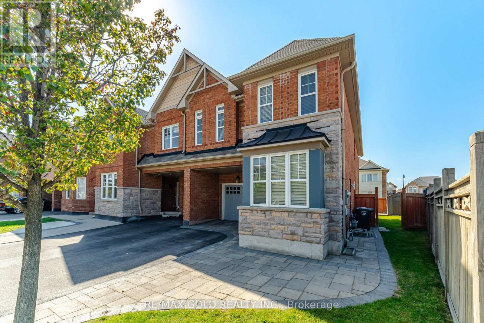 45 Biddens Square, Brampton, Ontario  L6P 3P9 - Photo 3 - W13874156