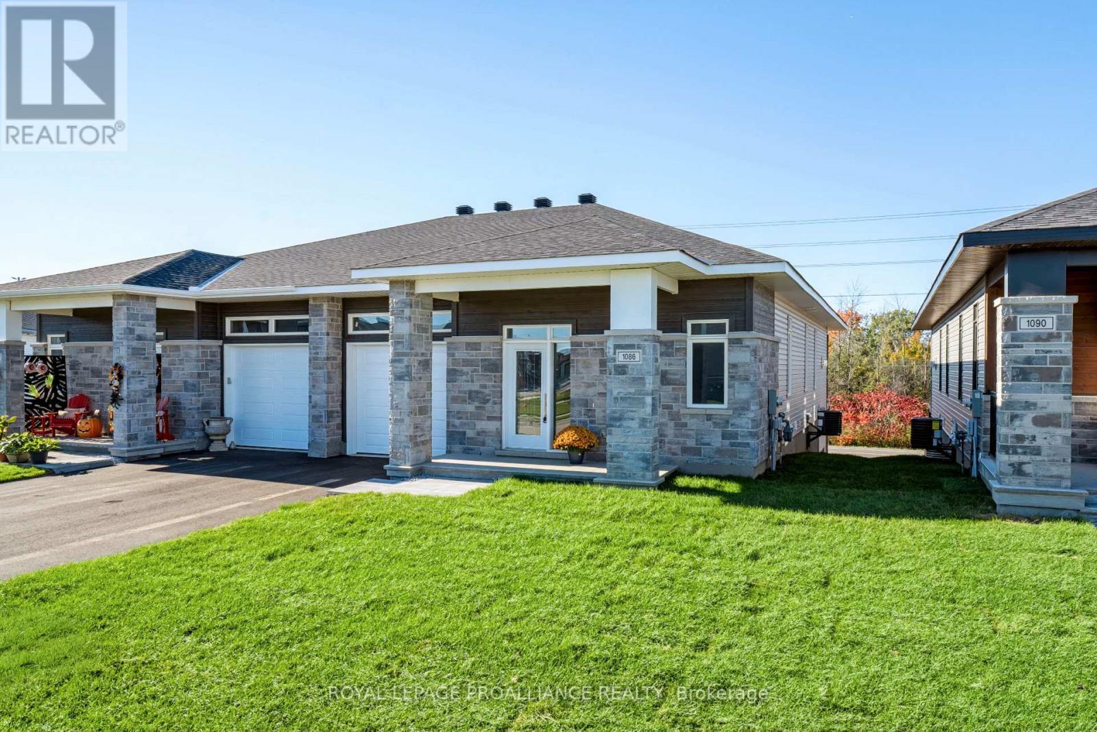 1086 Moore Street, Brockville, Ontario  K6V 0H2 - Photo 2 - X13656132