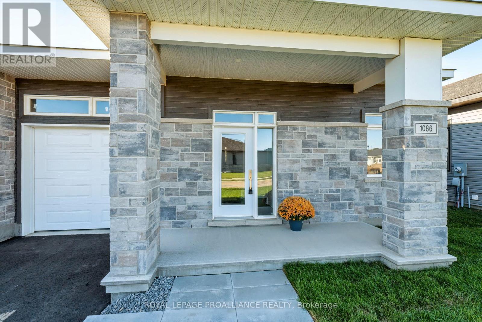 1086 Moore Street, Brockville, Ontario  K6V 0H2 - Photo 4 - X13656132