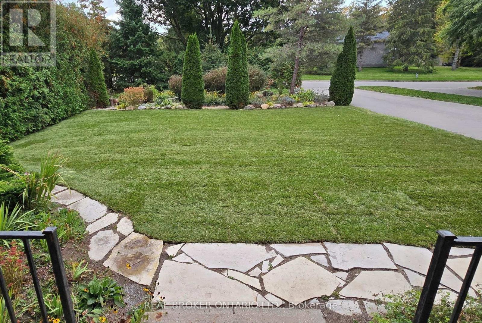 2 Amberglen Court, East Gwillimbury, Ontario  L9N 1J6 - Photo 2 - N13742206