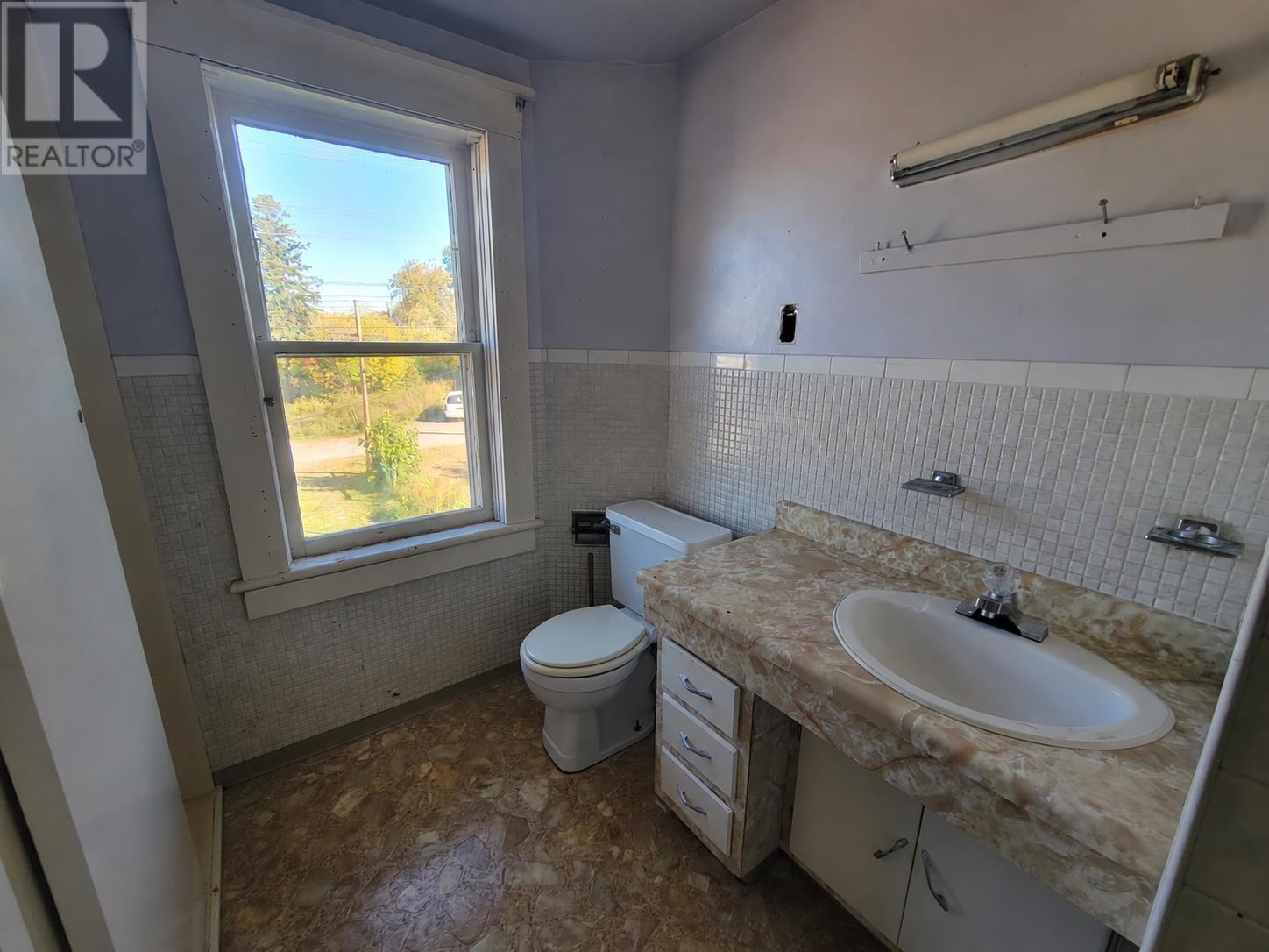56 Cathcart St, Sault Ste. Marie, Ontario  P6A 1E1 - Photo 10 - SM262809