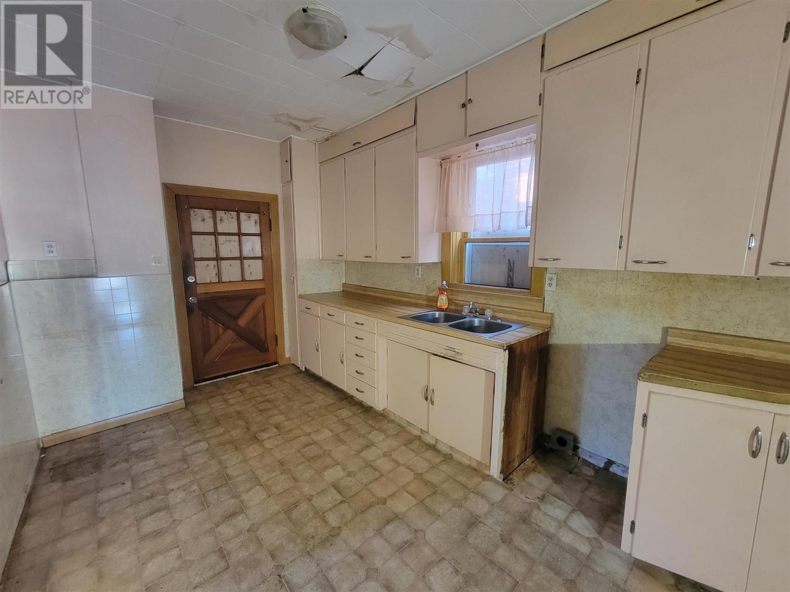 56 Cathcart St, Sault Ste. Marie, Ontario  P6A 1E1 - Photo 5 - SM262809