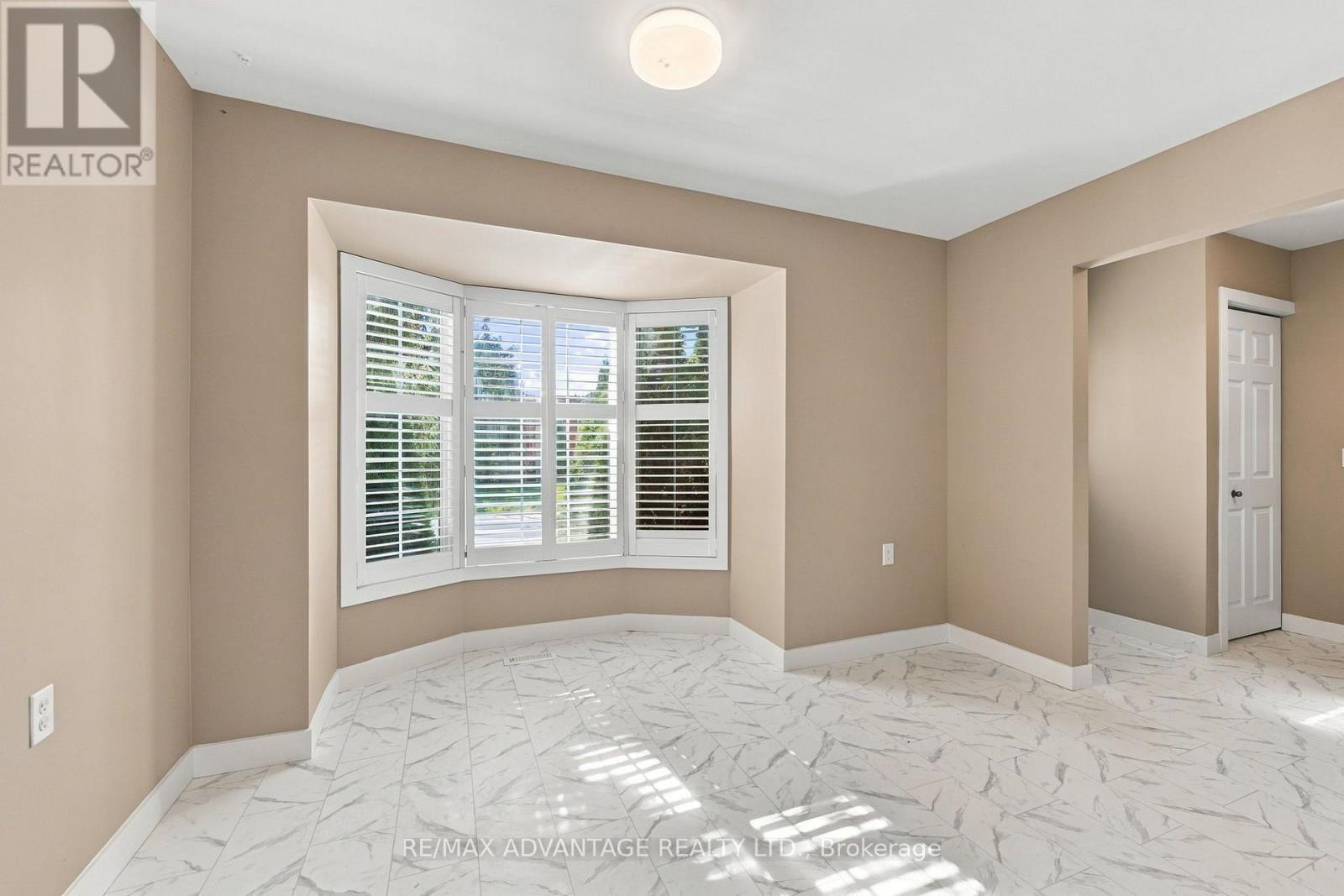 7 - 122 Sherwood Forest Square, London North, Ontario  N6G 5G8 - Photo 6 - X13875288