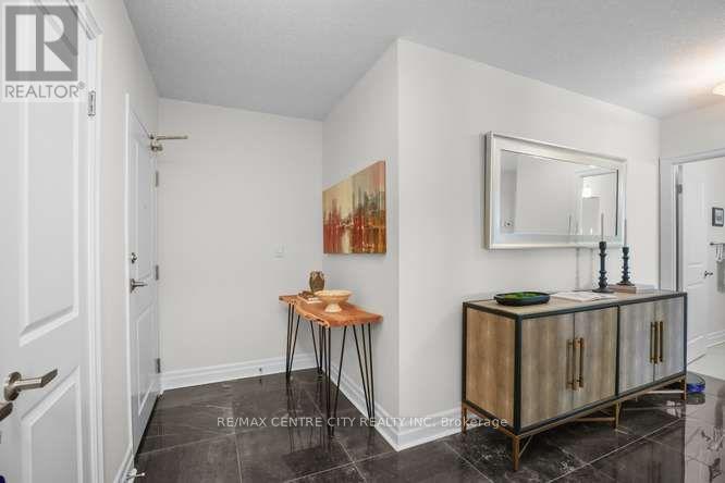 204 - 240 Villagewalk Boulevard, London North, Ontario  N6G 0P6 - Photo 3 - X13875354