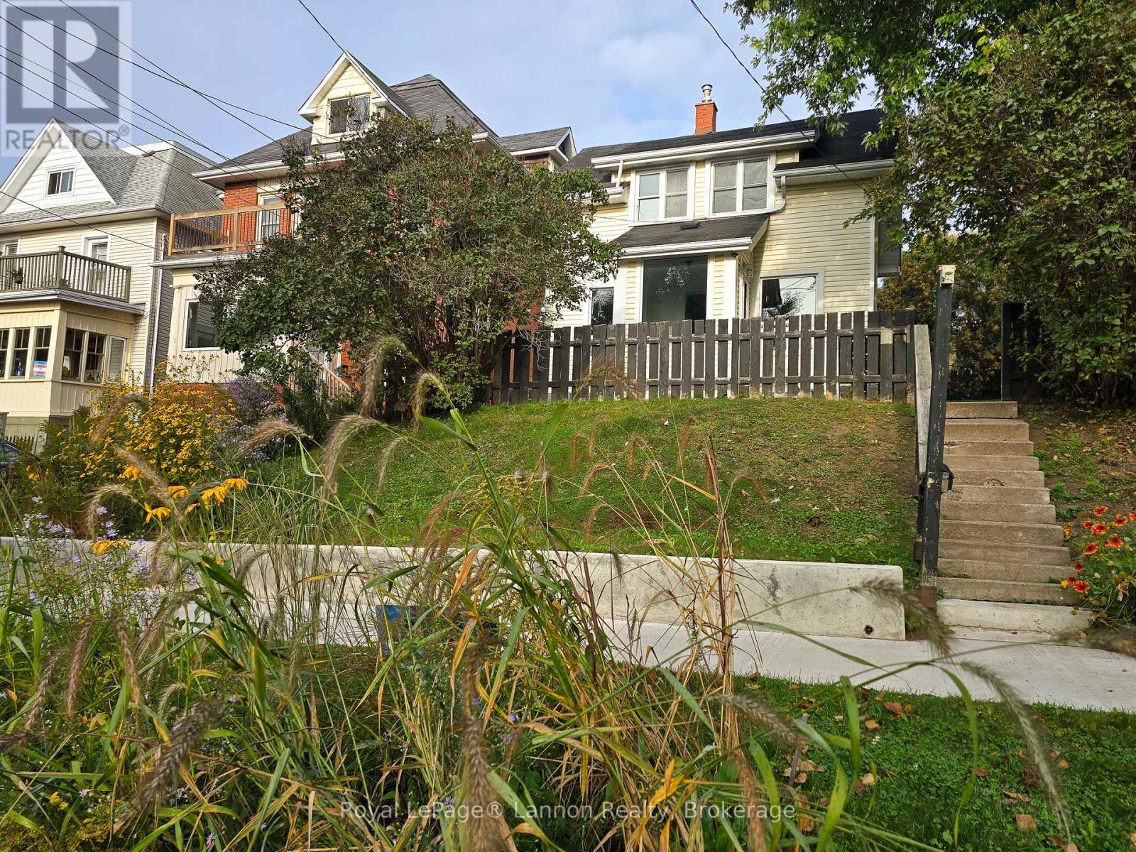 16 CROWN STREET, Thunder Bay, Ontario