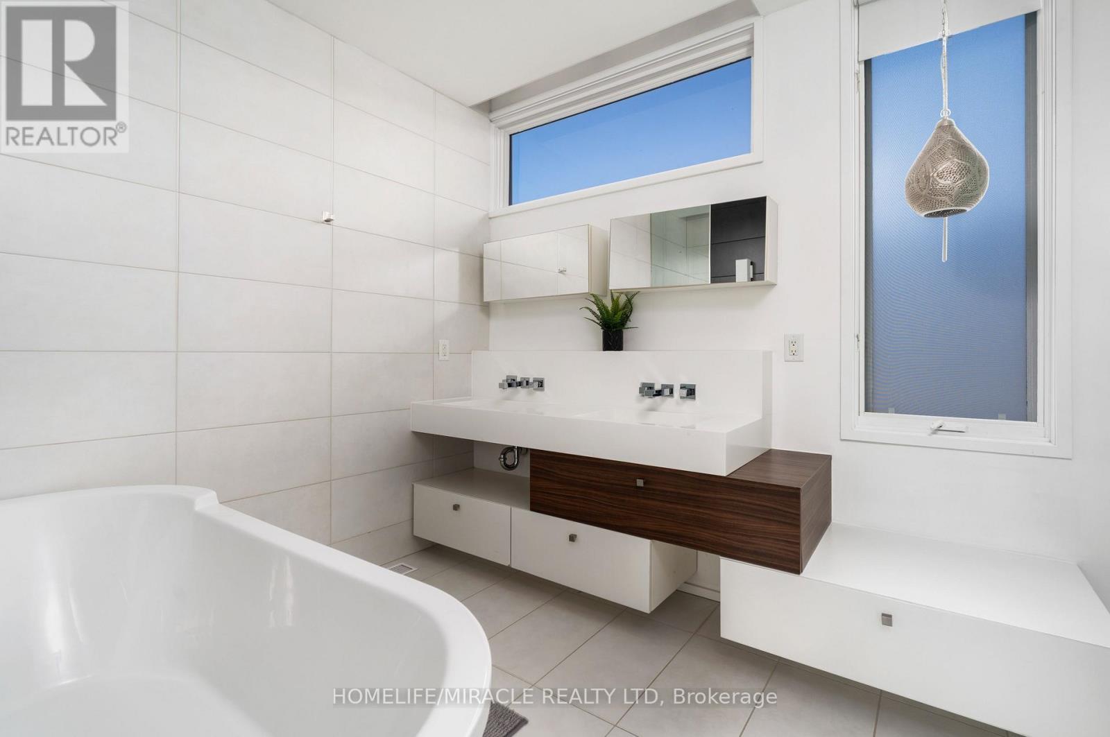 249 Claremont Street, Toronto, Ontario  M6J 2N1 - Photo 42 - C13875234