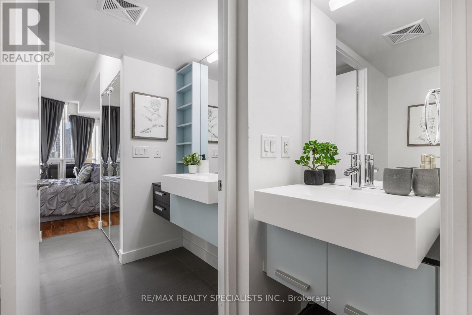 2908 - 38 Dan Leckie Way, Toronto, Ontario  M5V 2V6 - Photo 19 - C13875356