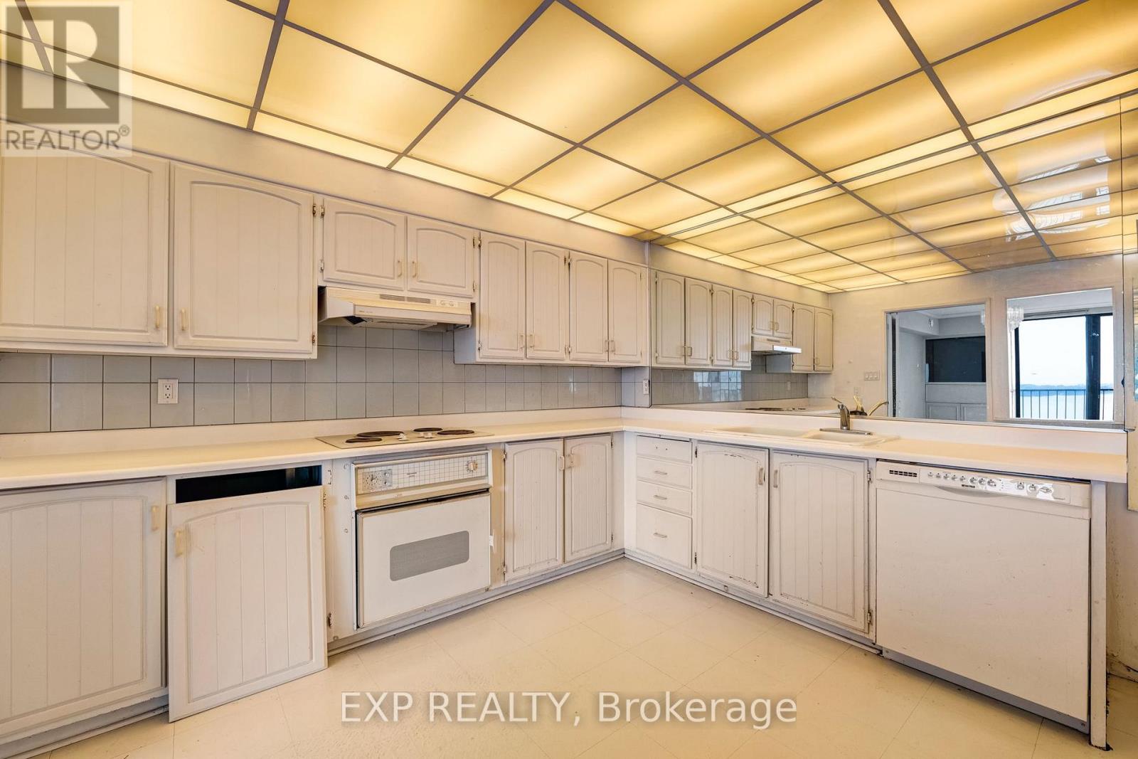 1420 - 33 Harbour Square, Toronto, Ontario  M5J 2G2 - Photo 13 - C13875358