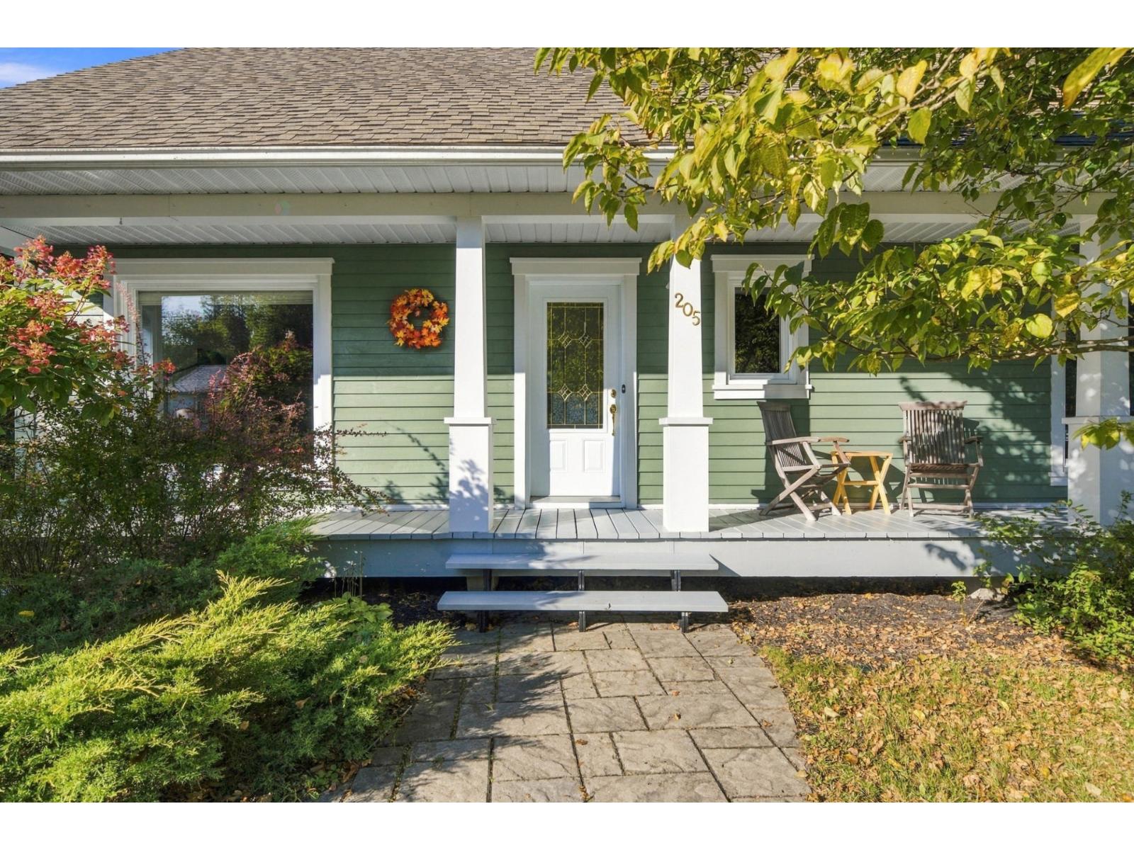205 Rue Langlois Windsor Quebec Canada J1S2Y9 2