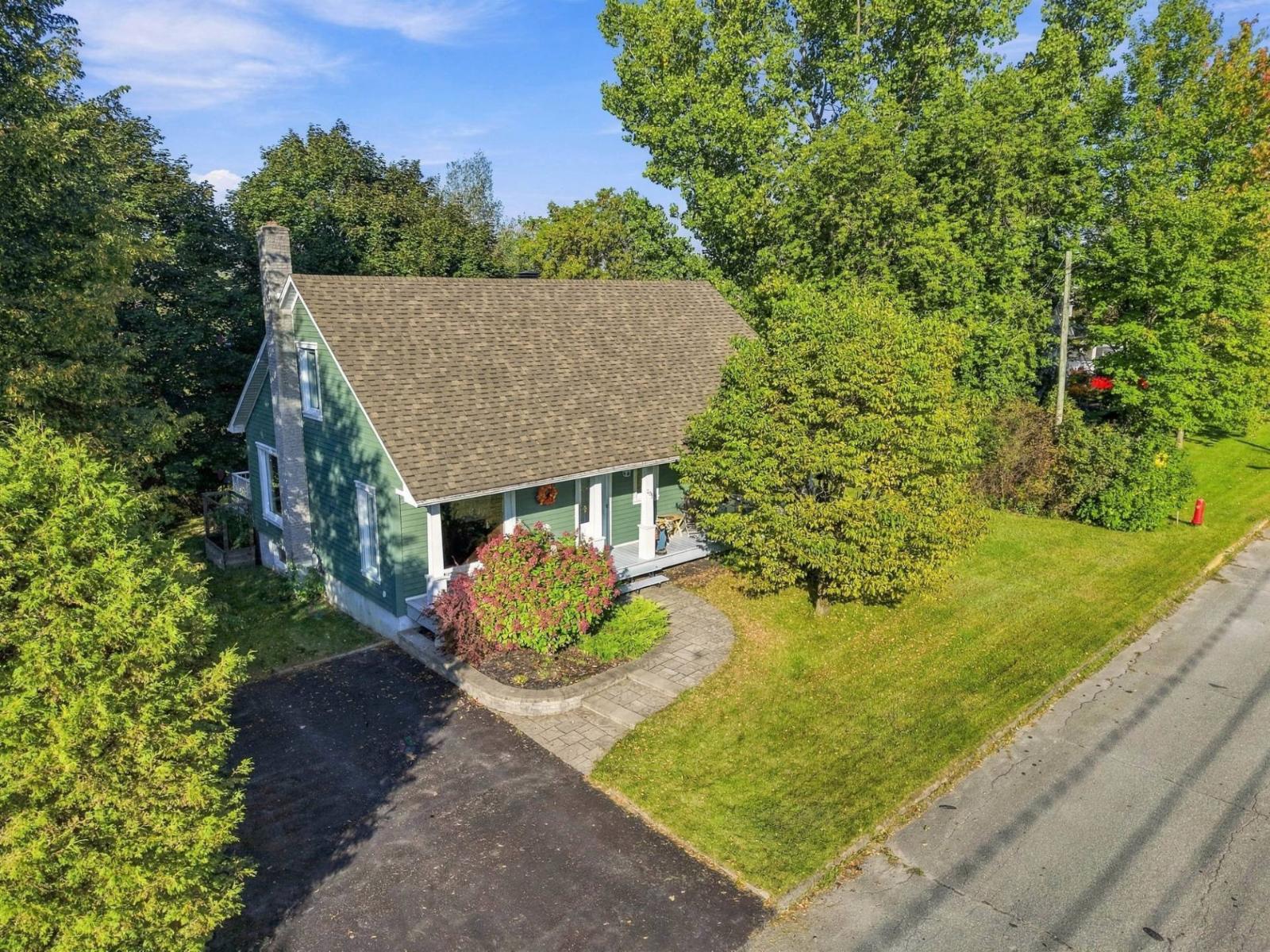 205 Rue Langlois Windsor Quebec Canada J1S2Y9 3