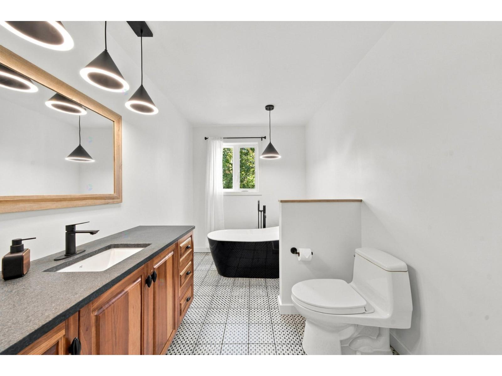 205 Rue Langlois Windsor Quebec Canada J1S2Y9 5