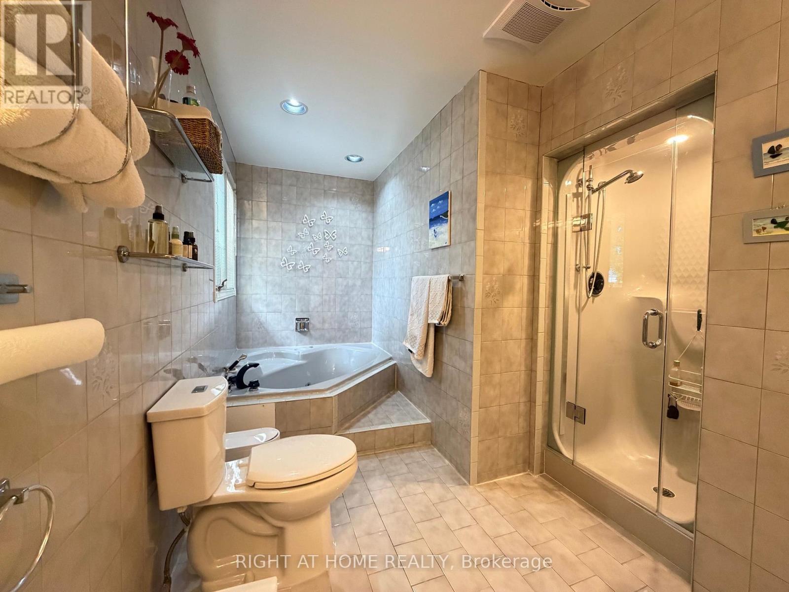17 Piccadilly Road, Richmond Hill, Ontario  L4B 1S5 - Photo 18 - N13842190