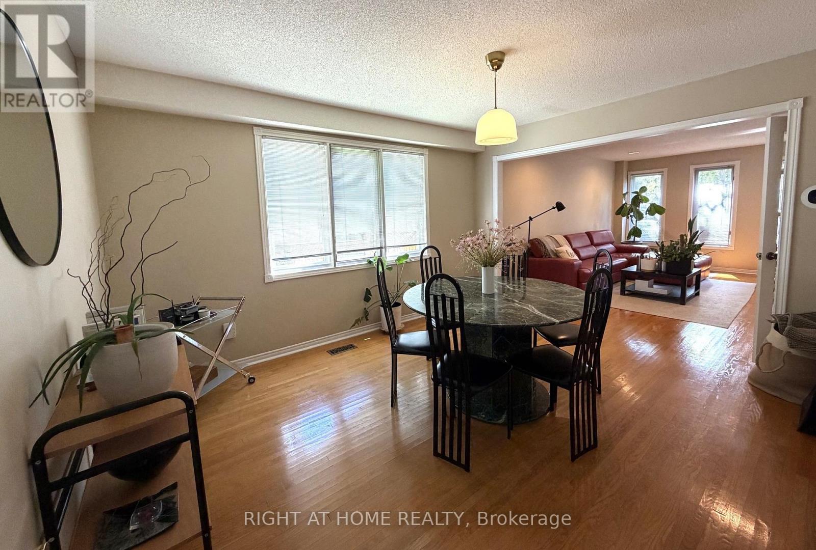 17 Piccadilly Road, Richmond Hill, Ontario  L4B 1S5 - Photo 8 - N13842190