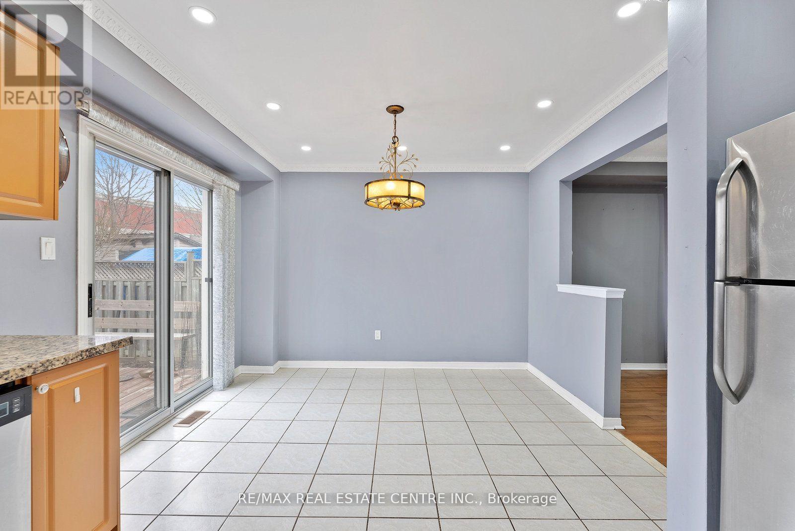 Upper - 5382 Longhouse Crescent, Mississauga, Ontario  L5R 4A5 - Photo 14 - W13875278
