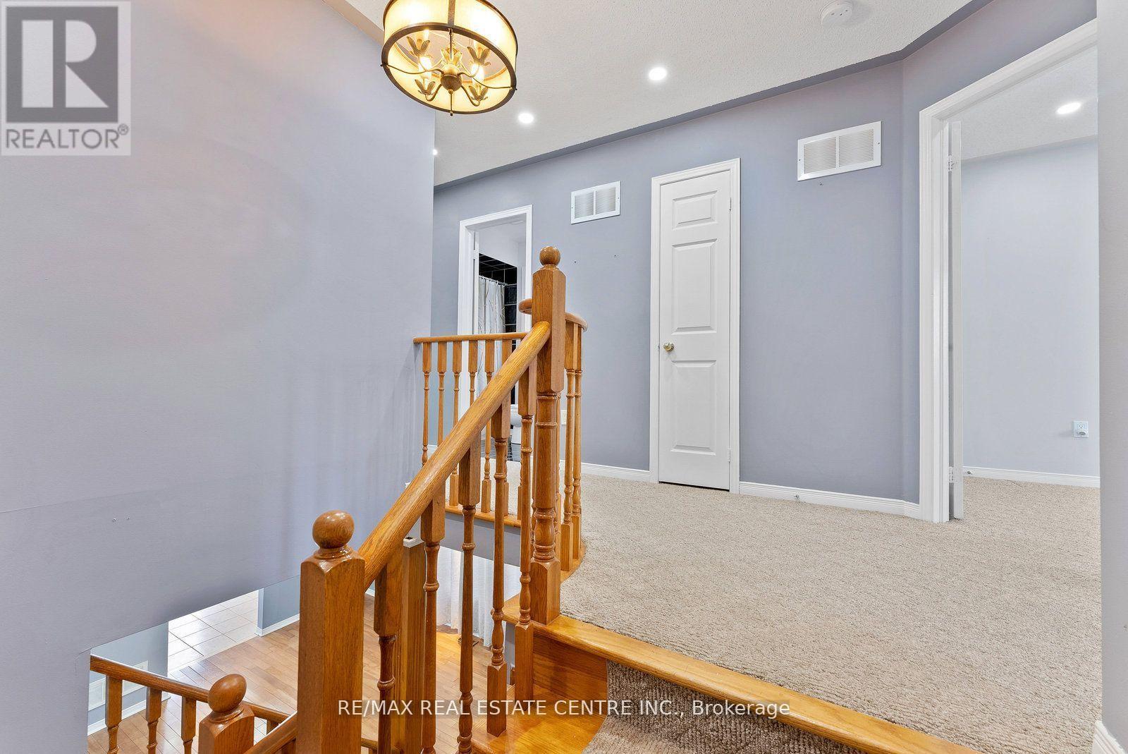 Upper - 5382 Longhouse Crescent, Mississauga, Ontario  L5R 4A5 - Photo 19 - W13875278