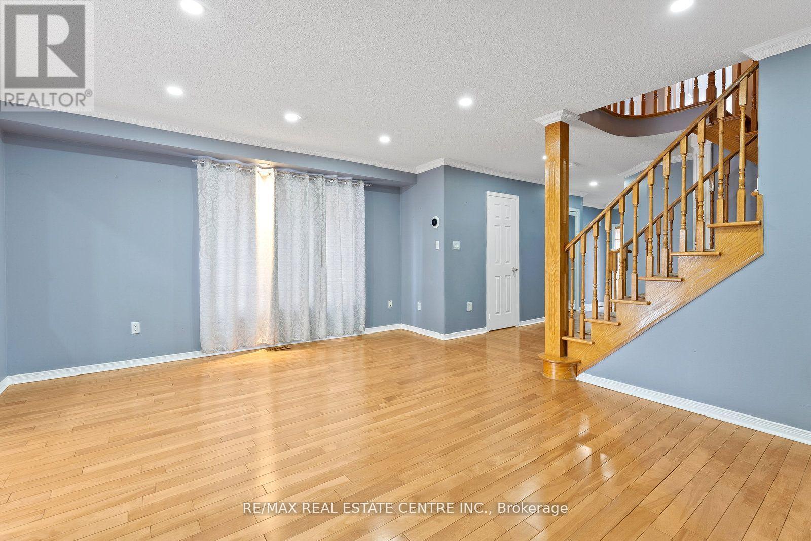 Upper - 5382 Longhouse Crescent, Mississauga, Ontario  L5R 4A5 - Photo 7 - W13875278