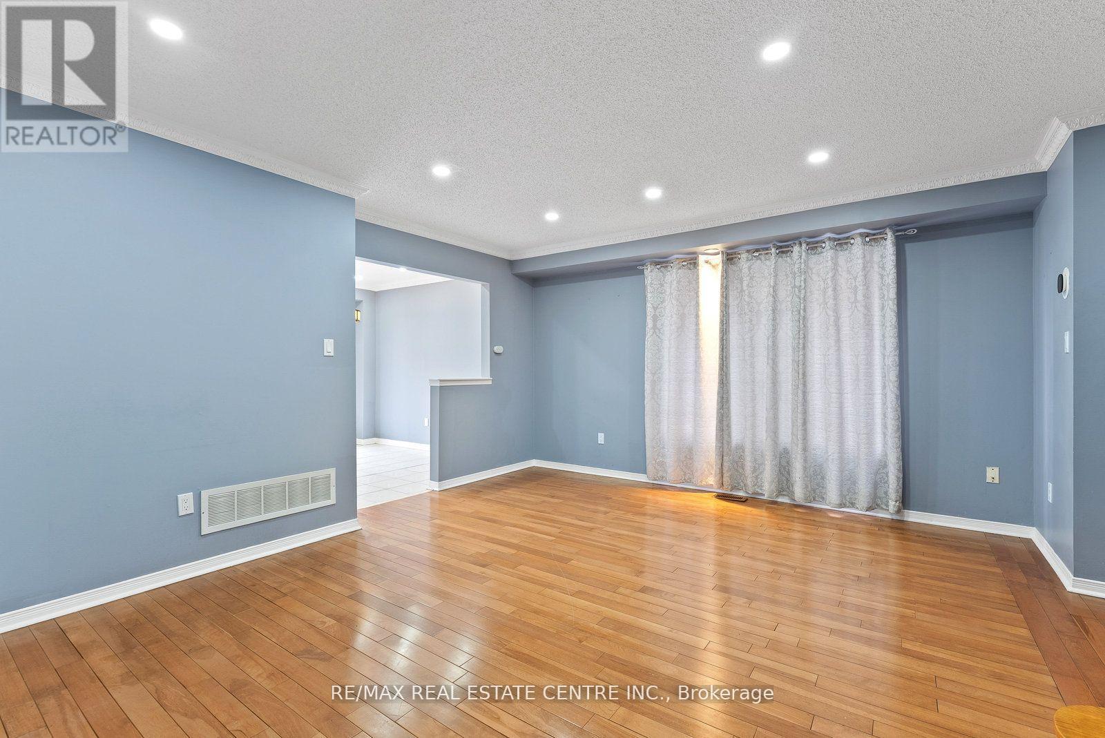 Upper - 5382 Longhouse Crescent, Mississauga, Ontario  L5R 4A5 - Photo 9 - W13875278