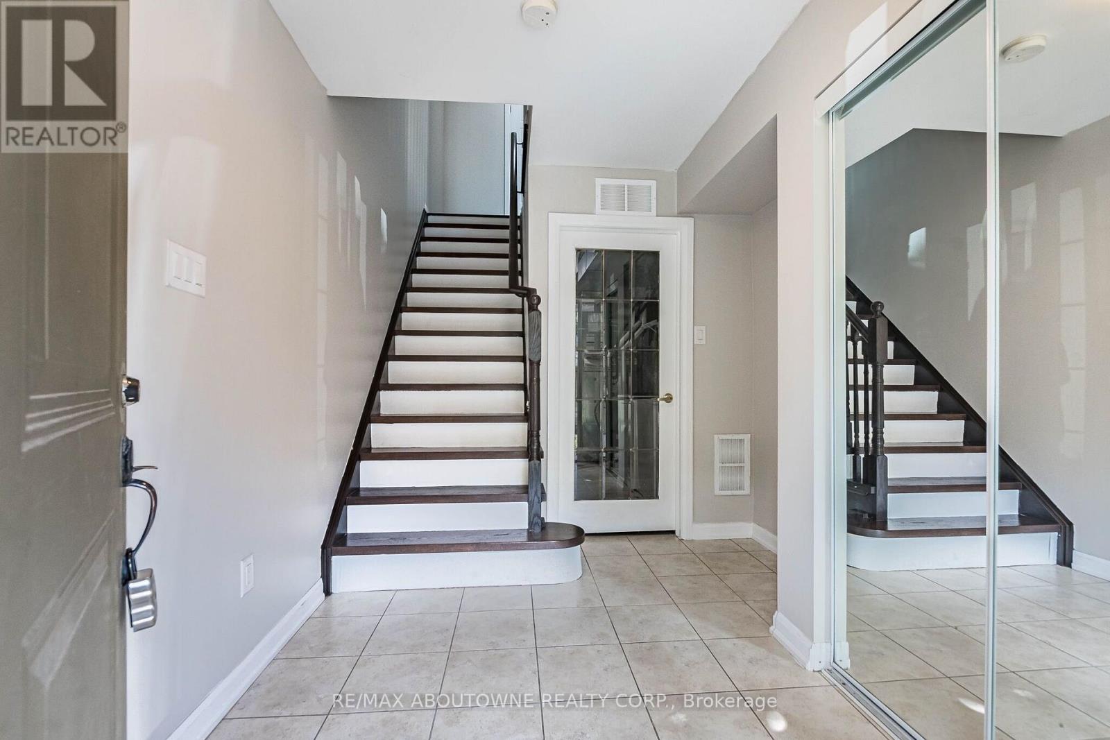 36 - 165 Hampshire Way, Milton, Ontario  L9T 8M7 - Photo 7 - W13875306