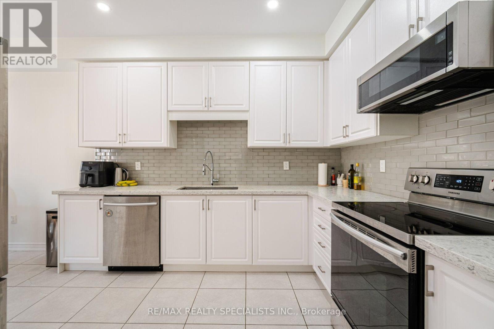 437 Silver Maple Road, Oakville, Ontario  L6H 0S2 - Photo 15 - W13875320