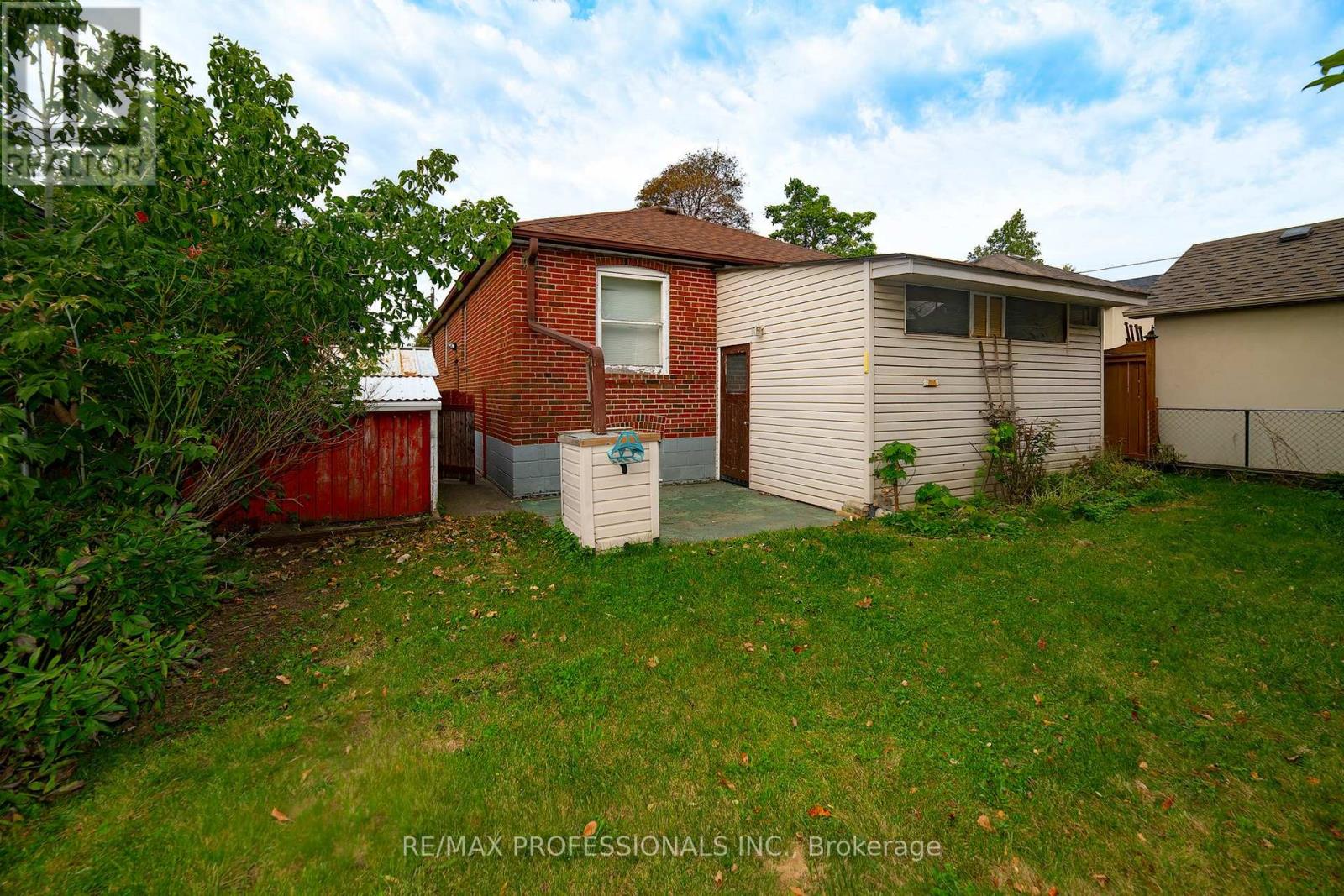 79 Silverhill Drive, Toronto (Islington-City Centre West), Ontario  M9B 3W4 - Photo 18 - W13875322