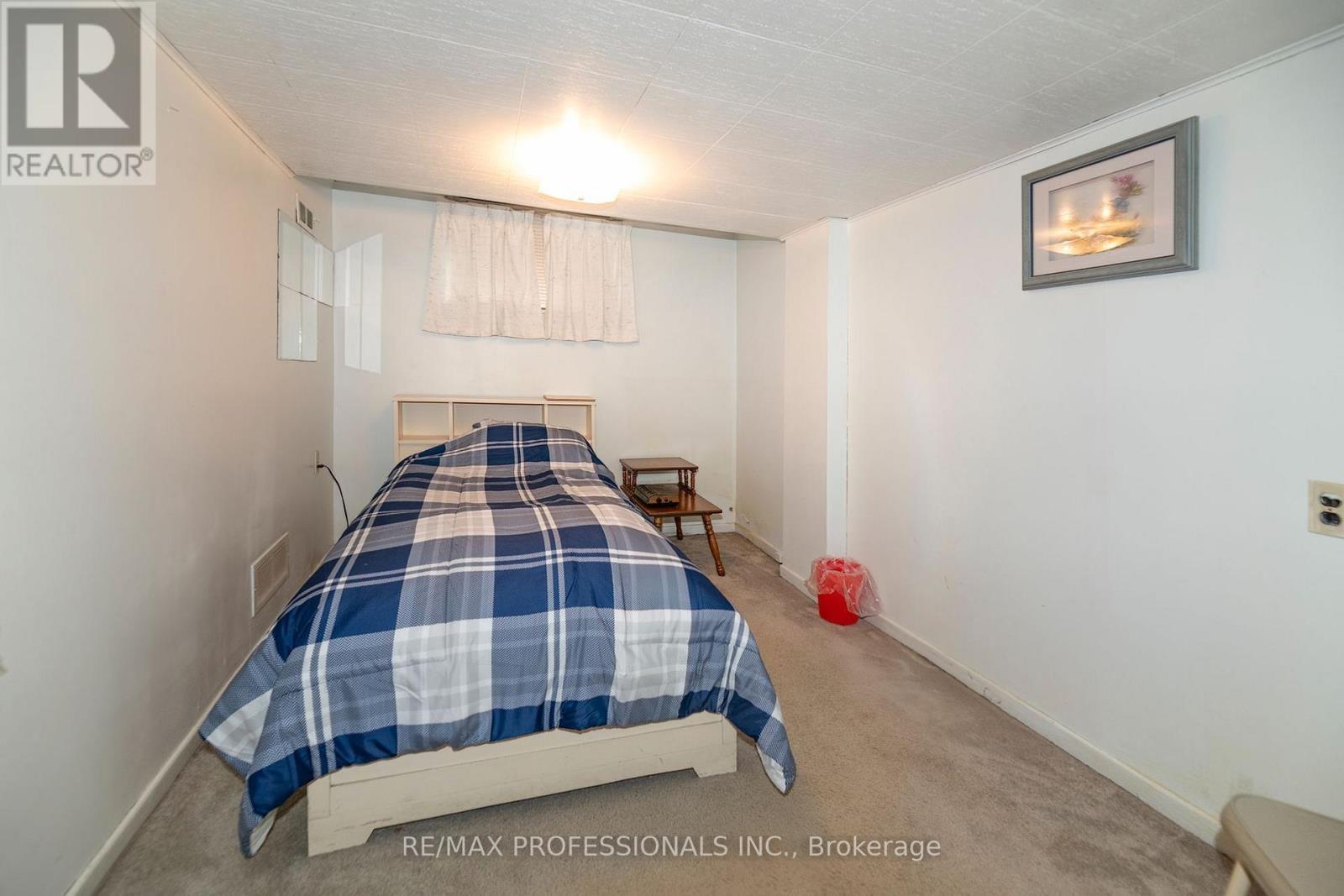 79 Silverhill Drive, Toronto (Islington-City Centre West), Ontario  M9B 3W4 - Photo 24 - W13875322