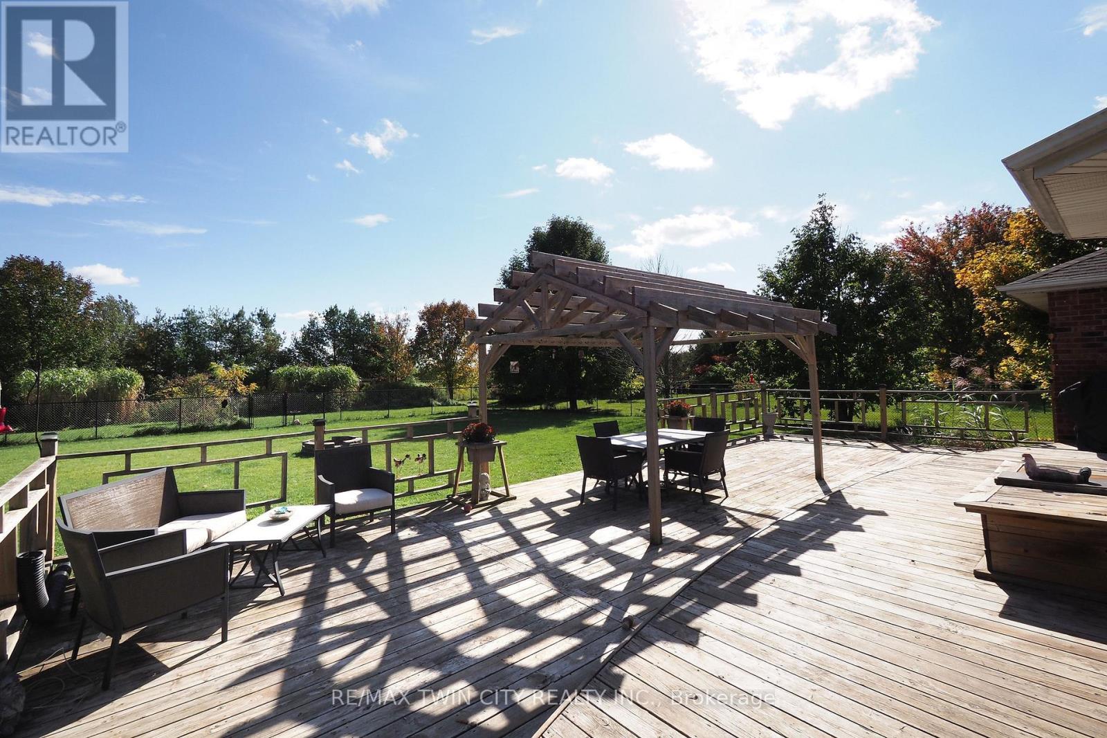30 Nesbitt Street, Mapleton, Ontario  N0B 1A0 - Photo 40 - X13875388
