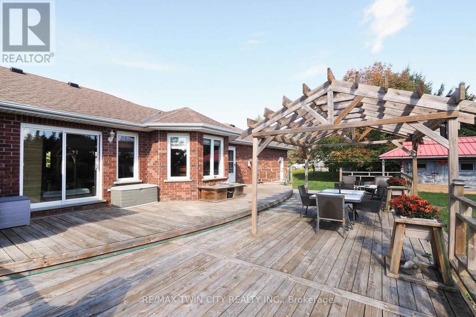 30 Nesbitt Street, Mapleton, Ontario  N0B 1A0 - Photo 43 - X13875388