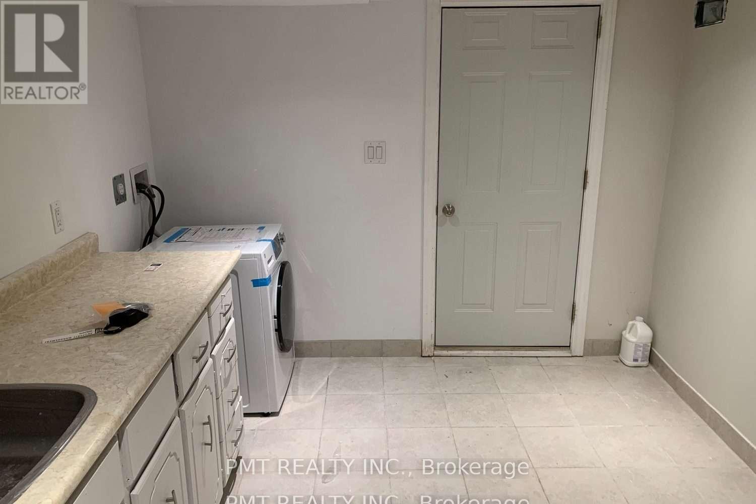 Bsmt - 39 Windermere Avenue, Toronto, Ontario  M6S 3J3 - Photo 16 - W13773408