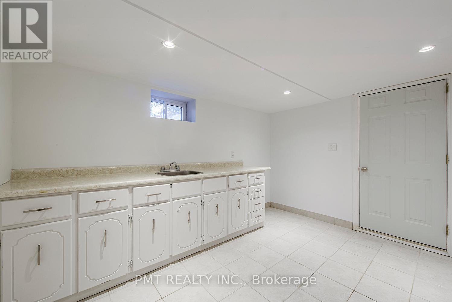 Bsmt - 39 Windermere Avenue, Toronto, Ontario  M6S 3J3 - Photo 18 - W13773408