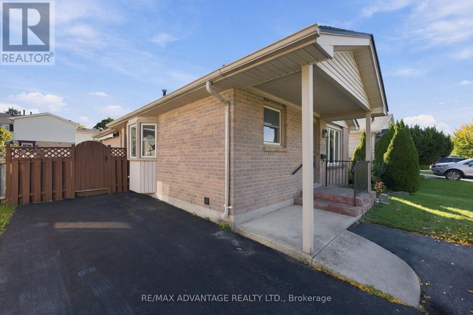 15 Cheswick Circle, London South, Ontario  N6E 3L8 - Photo 3 - X13875510