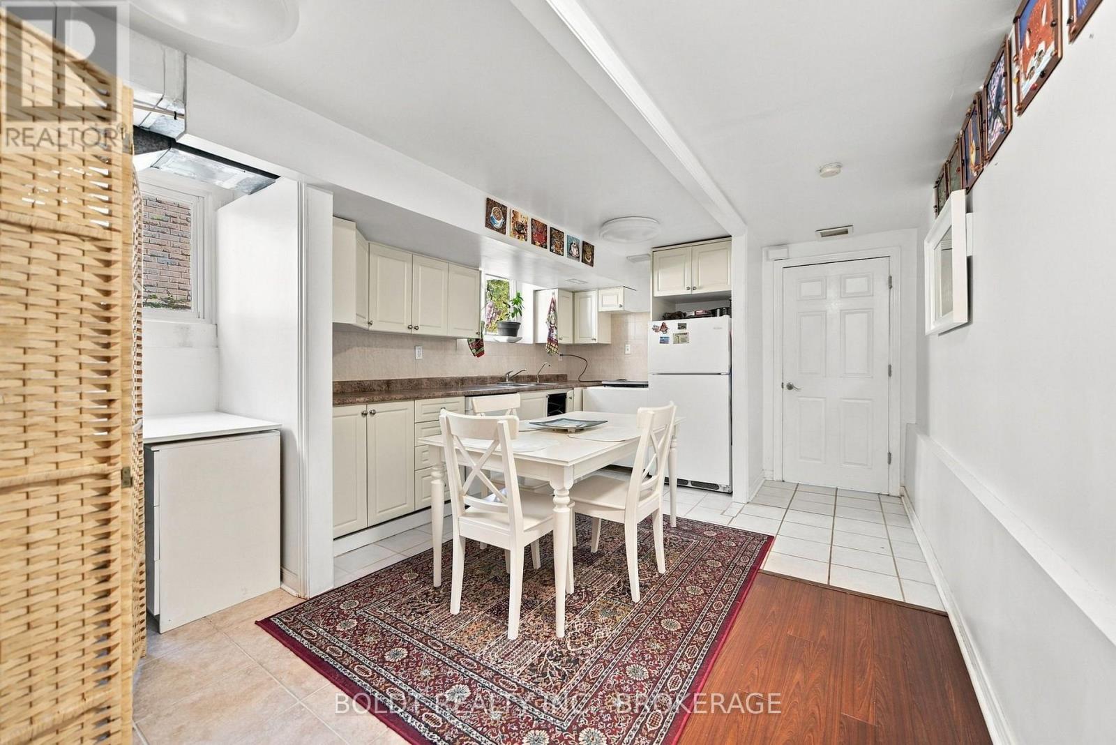 2554 Cobbinshaw Circle, Mississauga, Ontario  L5N 2G3 - Photo 21 - W13875670
