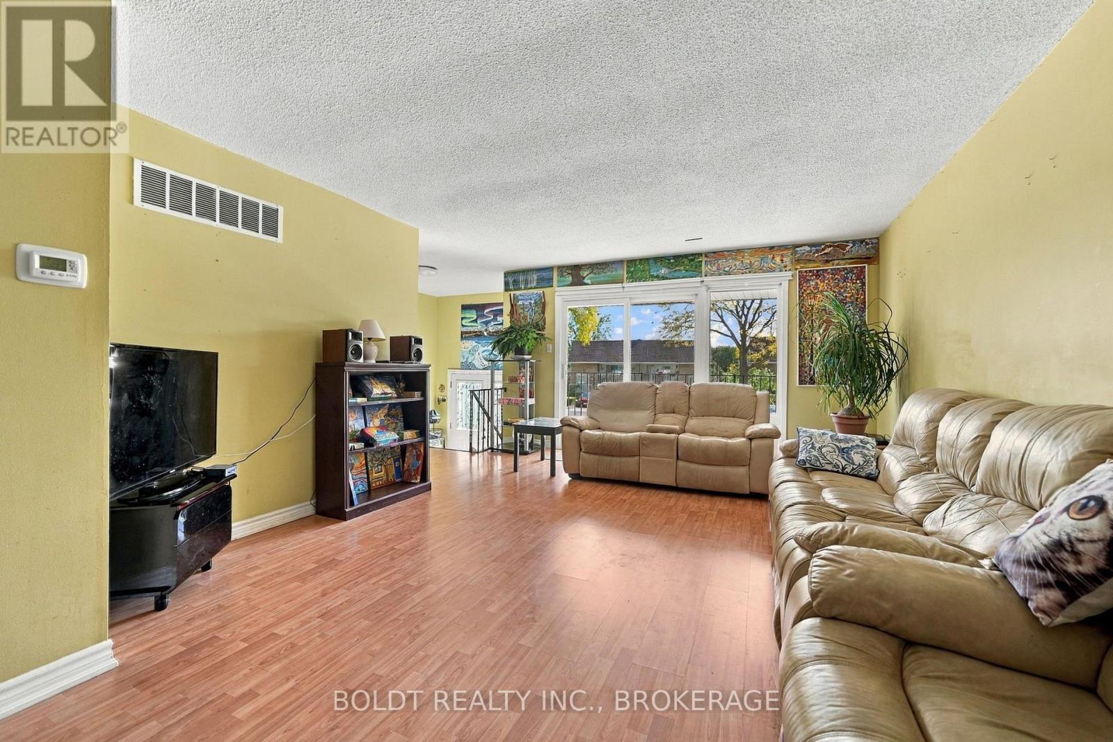 2554 Cobbinshaw Circle, Mississauga, Ontario  L5N 2G3 - Photo 7 - W13875670