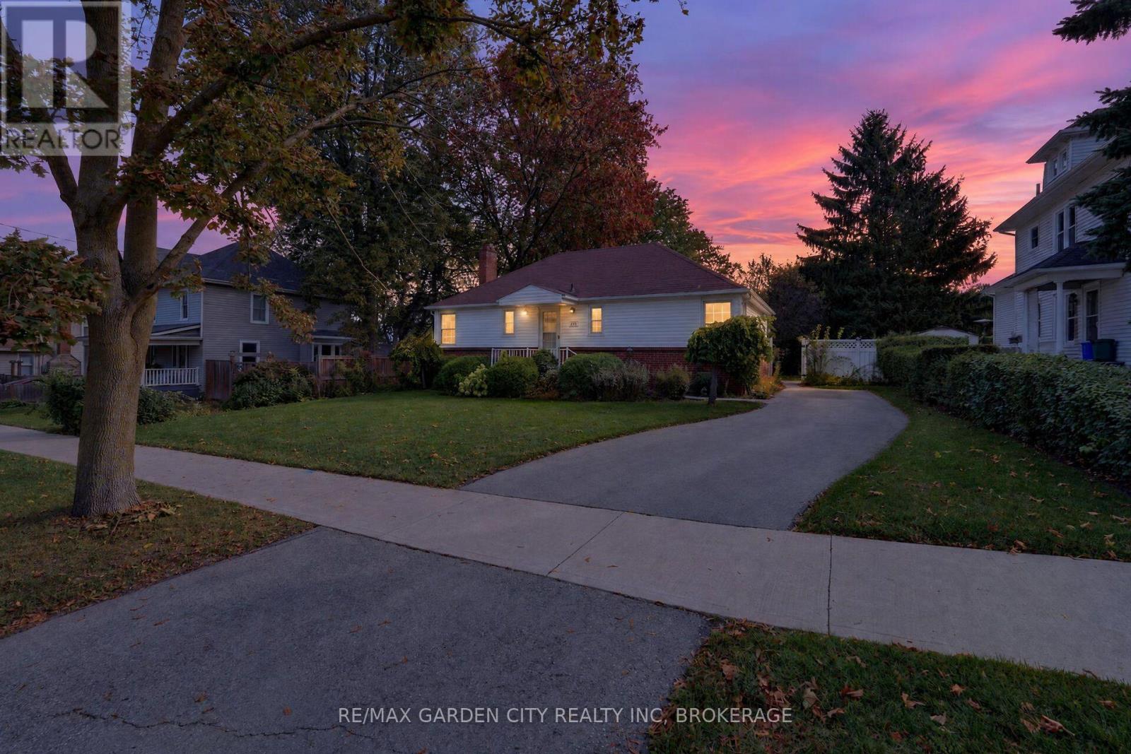 1571 Pelham Street, Pelham, Ontario  L0S 1E3 - Photo 2 - X13875642