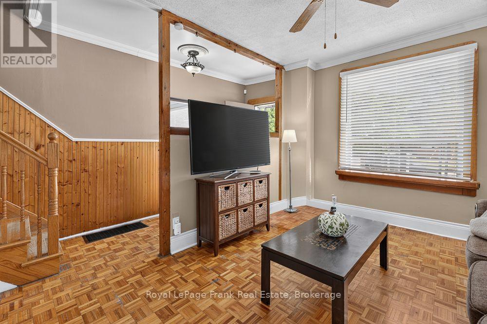 72 Twenty Second Street, Toronto, Ontario  M8V 3M4 - Photo 5 - W13875600