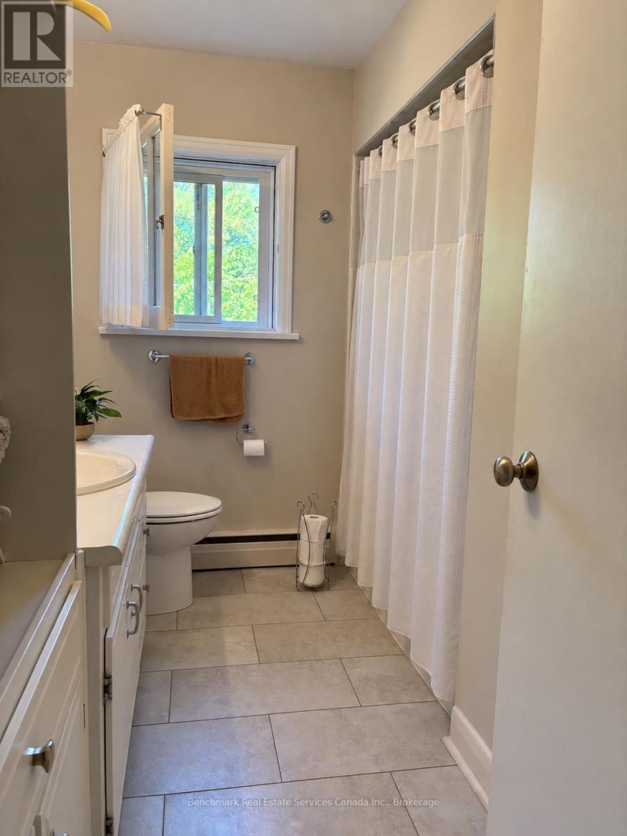 56 Sanders Street E, South Huron, Ontario N0M 1S1 - Photo 12 - X13875672