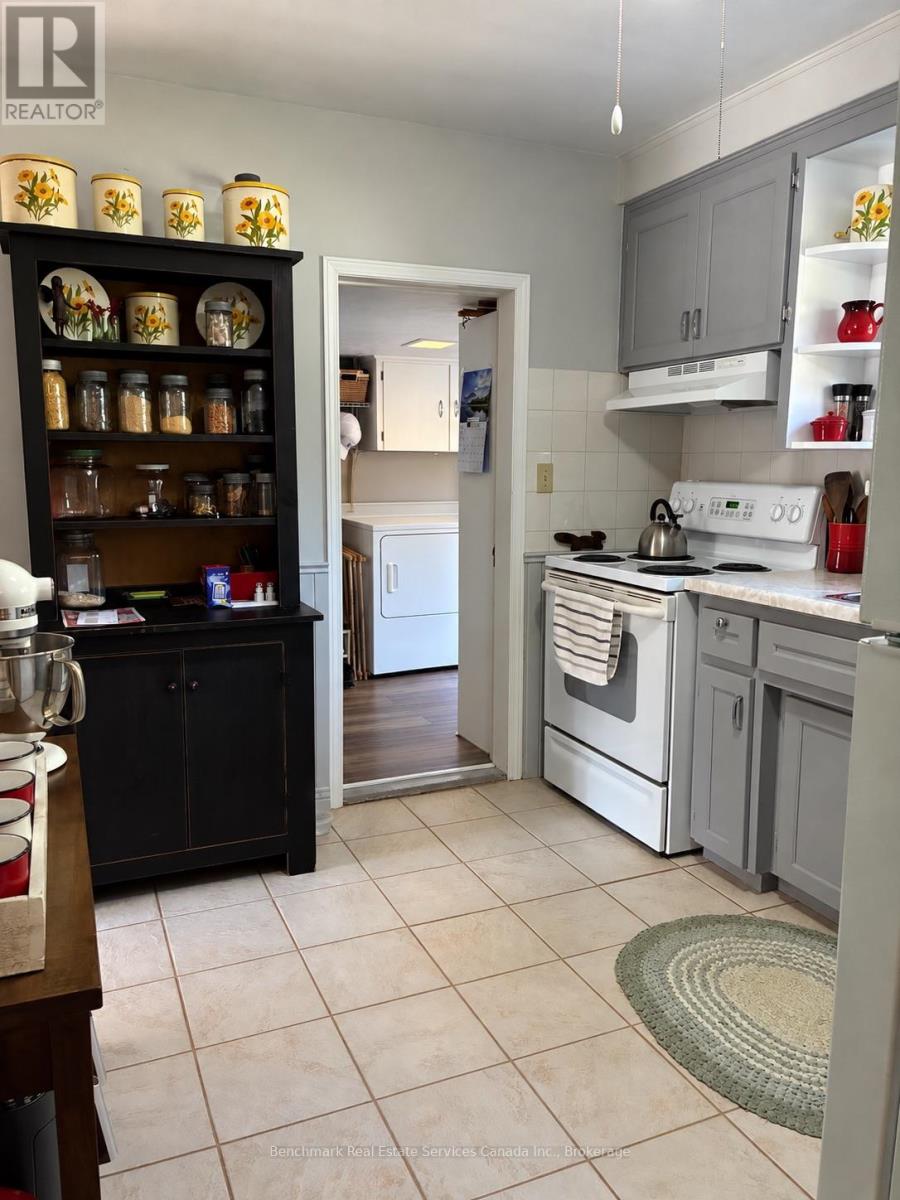 56 Sanders Street E, South Huron, Ontario N0M 1S1 - Photo 5 - X13875672