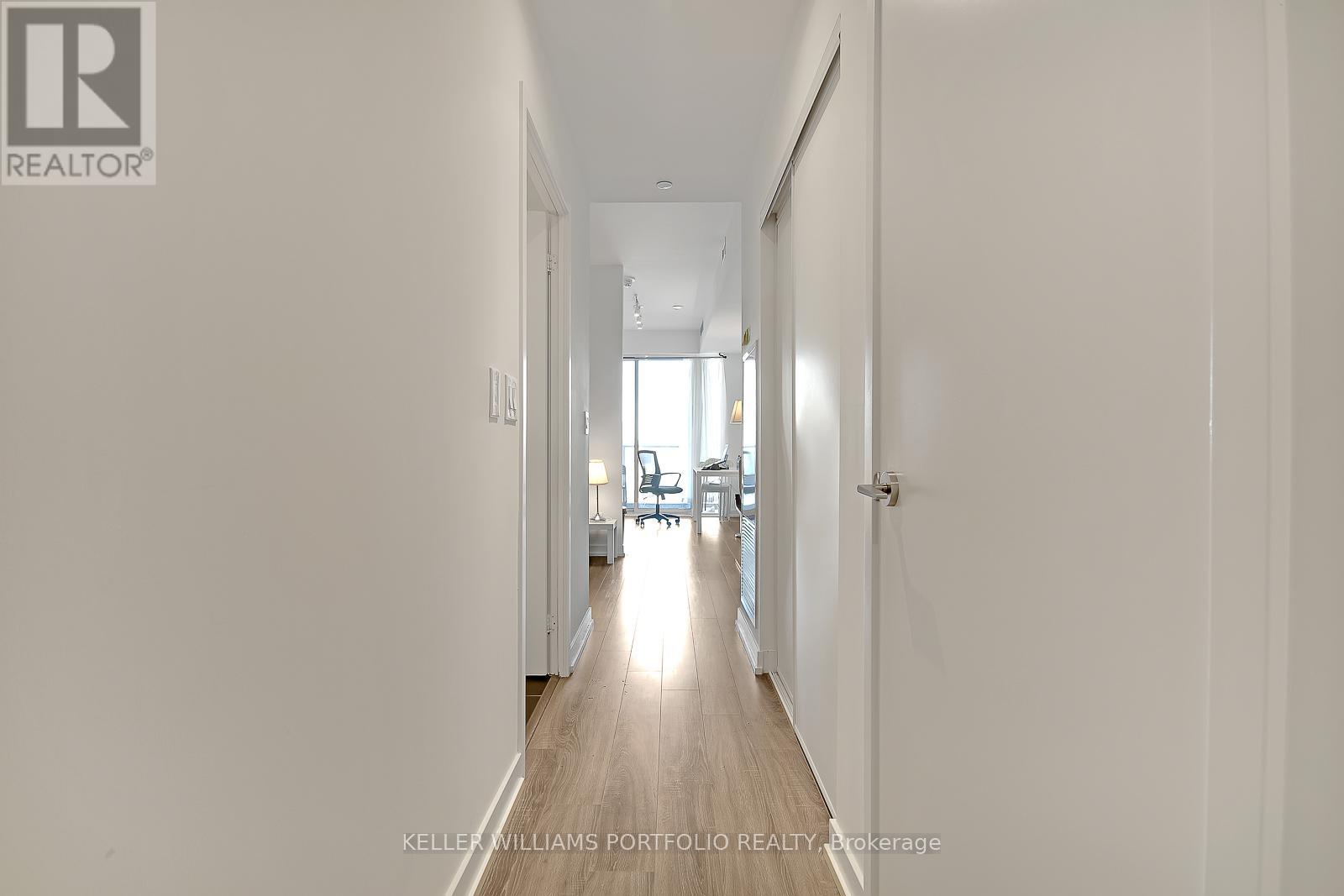 618 - 20 Edward Street, Toronto, Ontario  M5G 0C5 - Photo 2 - C13875586